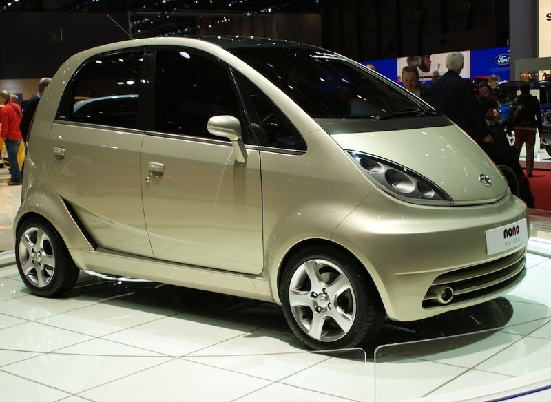 tata-nano-uji-berkendara-di-bogor