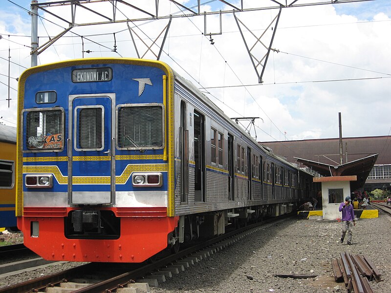 Mengenal Kereta Commuter Line Jabotabek