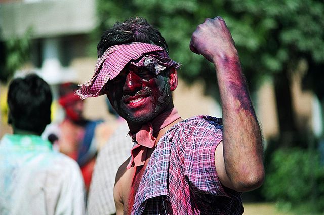 Serunya Festival Lempar Bubuk Warna di India