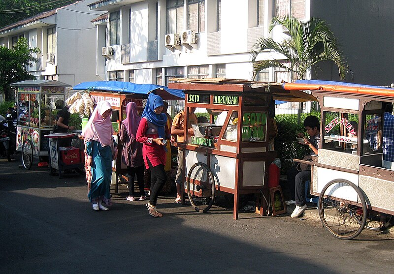 PKL &#91;Relokasi atau Dibiarkan&#93;