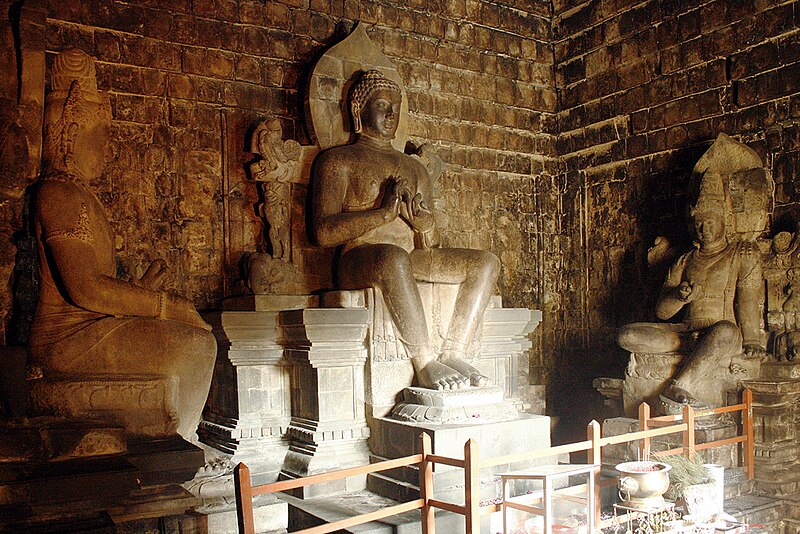CANDI MENDUT - RELIEF FABEL DUNIA SARAT MORAL