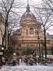 Di Balik Romantisme Jalanan Kota Paris