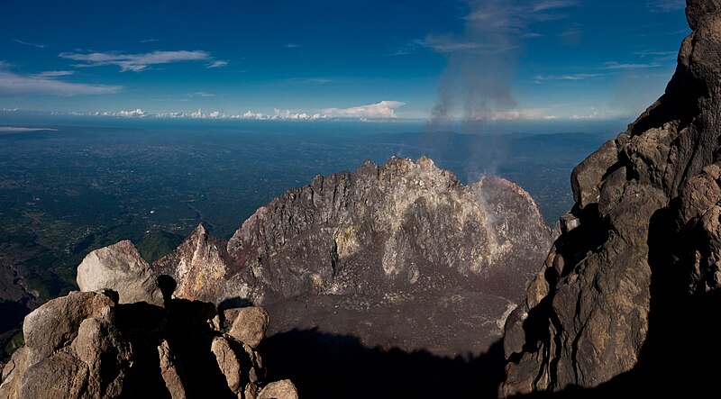 Fakta dan Mitos Gunung Merapi