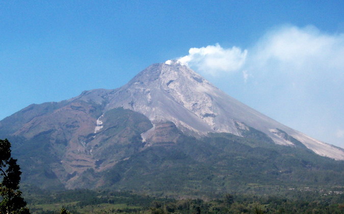 Fakta dan Mitos Gunung Merapi
