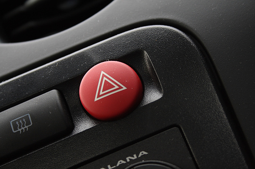 Tata Cara Yang Benar Menggunakan Lampu Darurat