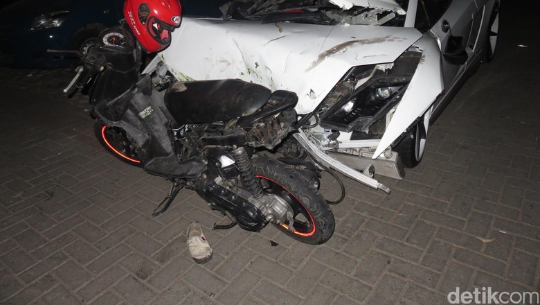 Made In Japan ! Lamborghini Nabrak Motor Bebek, Lamborghini Yang Penyok