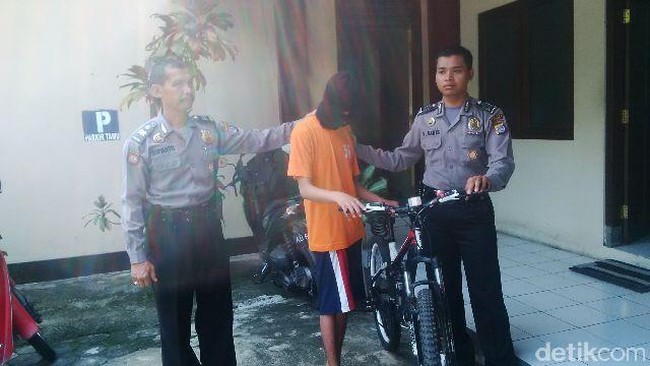 Curi Sepeda Di Kampus UGM, Mahasiswa ini Menangis Saat Ditangkap Polisi