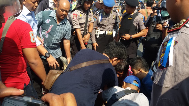 Massa Pro-NKRI dan Papua Merdeka Bersitegang di Yogyakarta