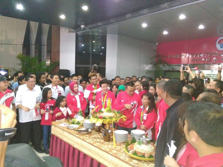 WOW MASKAPAI INI MEMBERIKAN TIKET GRATIS TANTOWI LILIANA SEUMUR HIDUP KELILING DUNIA