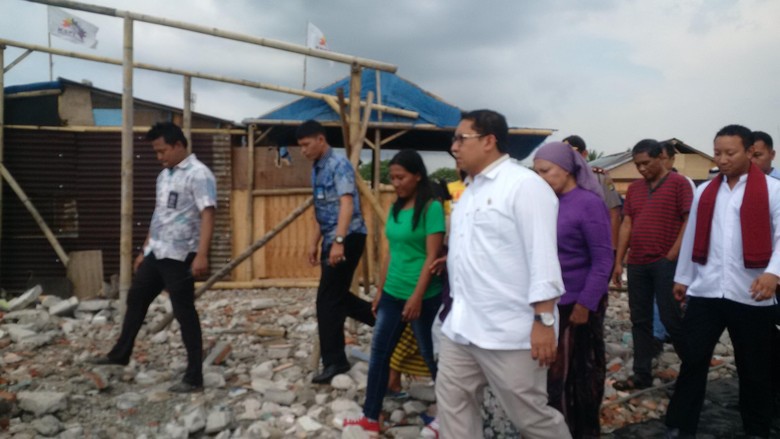Fadli Zon Kunjungi Korban Penggusuran Kampung Akuarium Penjaringan