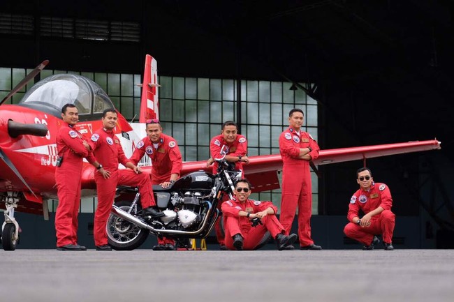 aksi-tim-aerobatik-tni-au-di-langit-jogja