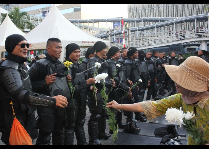 TNI dan Polri Dapat Sumbangan 600 Makanan dari Yayasan Ibnu Sina Peduli

