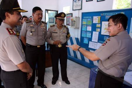 pelaku-anak-pejabat-polisi-ditegur-satpam-mobil-tabrak-puluhan-siswa-di-sekolah