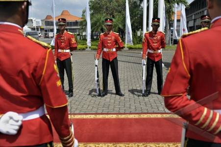 |||:::...Seragam Pasukan Kehormatan yang Cetar Membahana...:::||| Indonesia???