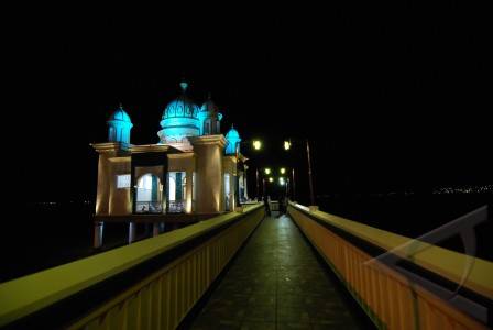 masjid-dengan-arsitek-unik-yang-ada-di-indonesia
