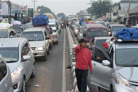 Mengapa Jakarta Macet Parah &amp; Penuh Penduduk &#91;Belajar Dari Arus Mudik&#93; 