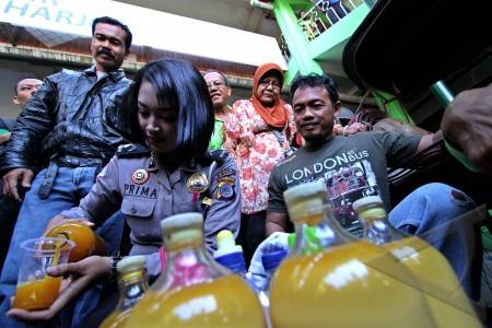 Polwan Jualan Jamu Gendong di Yogyakarta