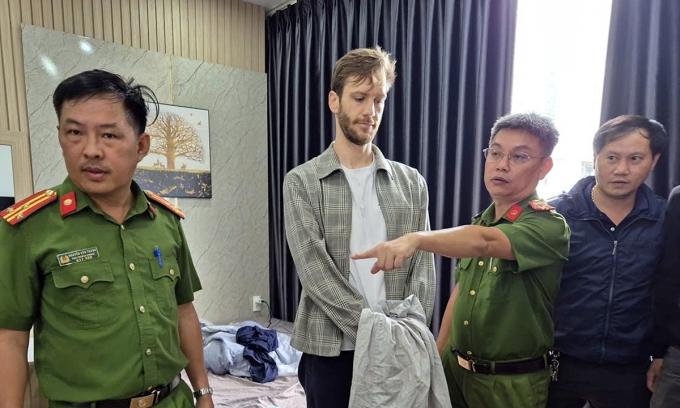 Warga Amerika Rampok Toko Perhiasan Di Vietnam
