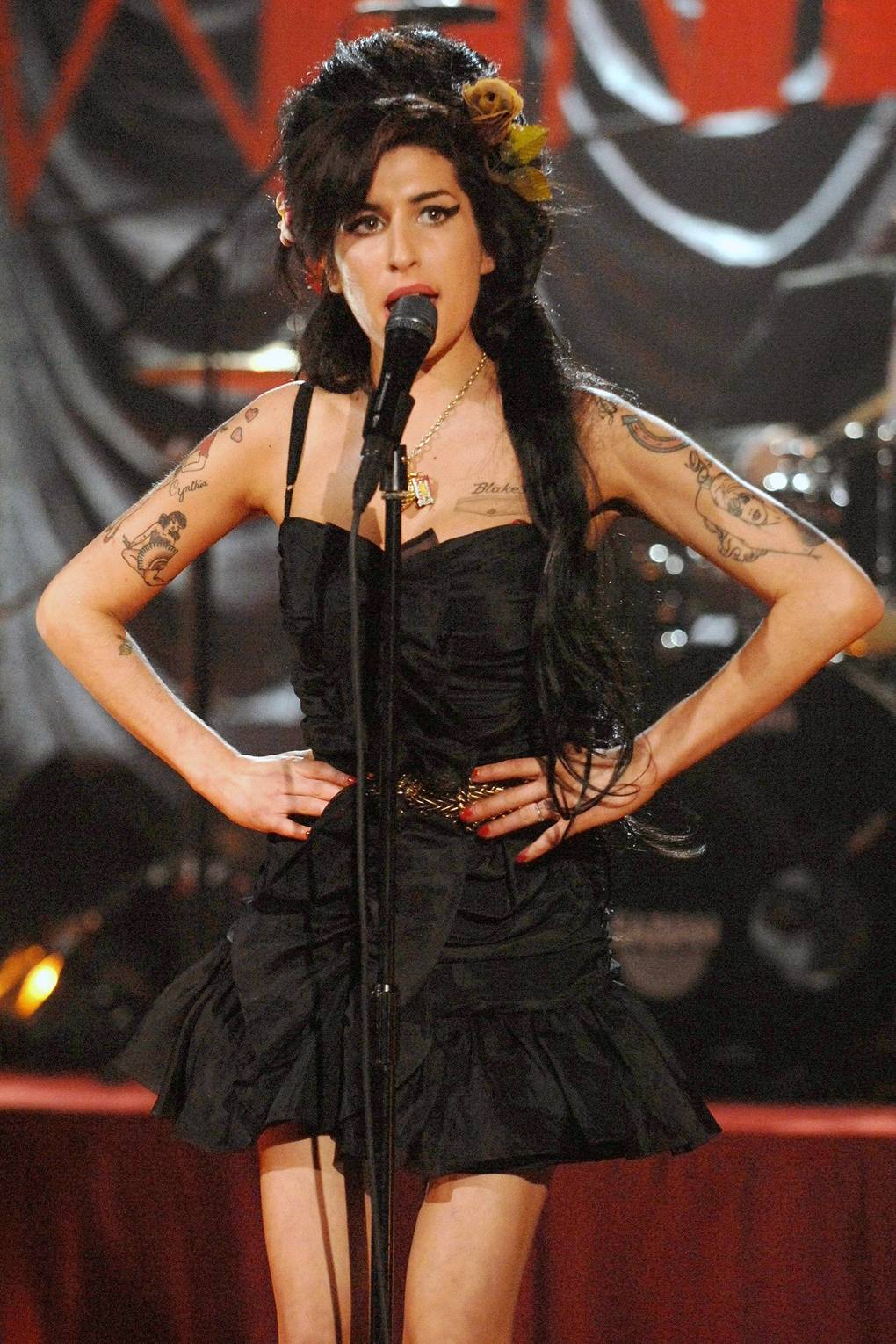 KISAH HIDUP : Amy Winehouse. Klasik, Bertalenta &amp; Kontroversial !!