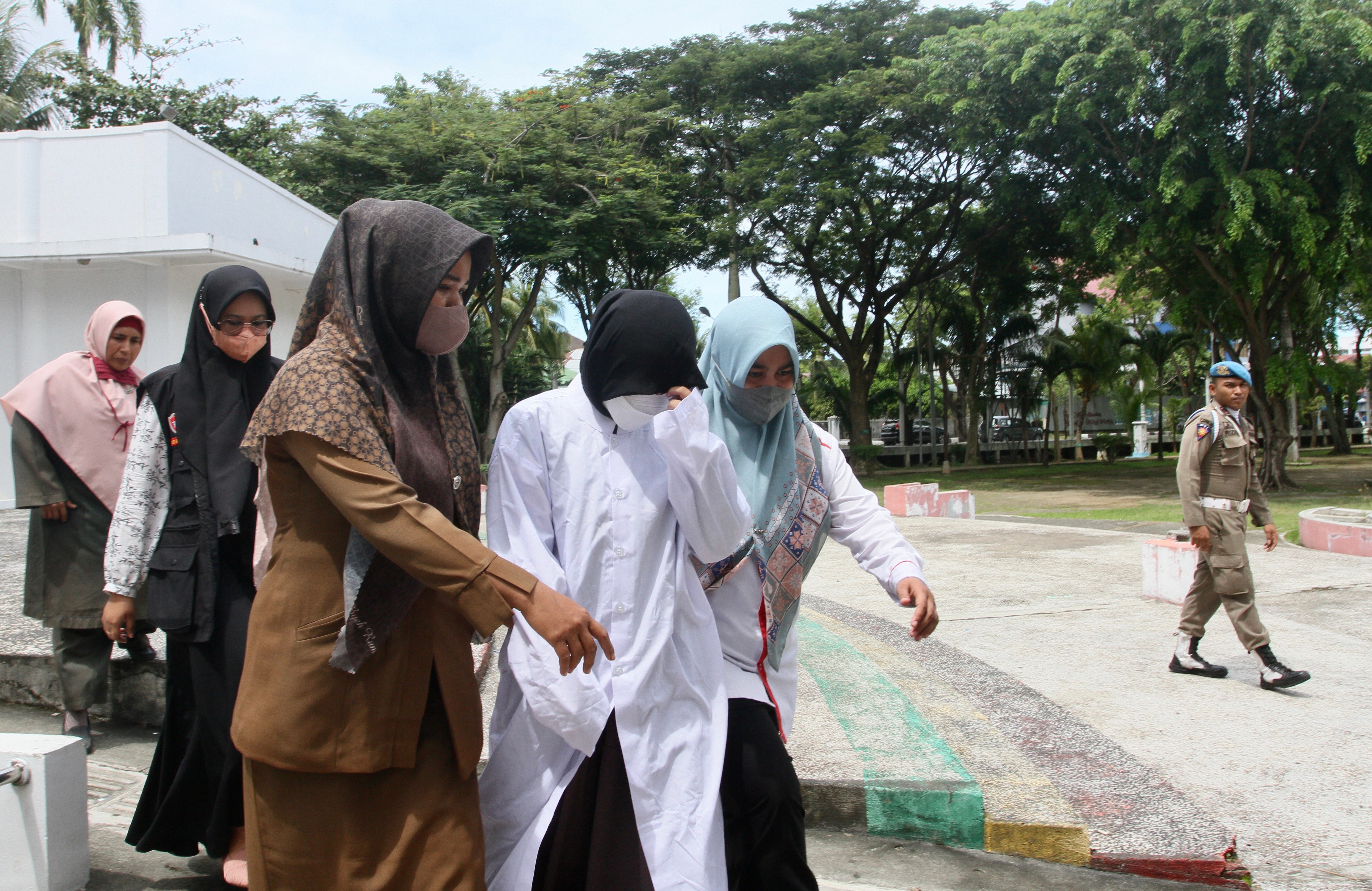 Bertemu Para Algojo Perempuan Spesialis Mencambuk Pelanggar Syariat di Aceh