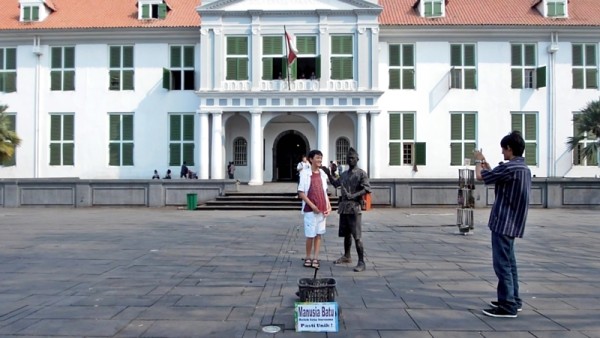 Patung Hidup di Kota Tua