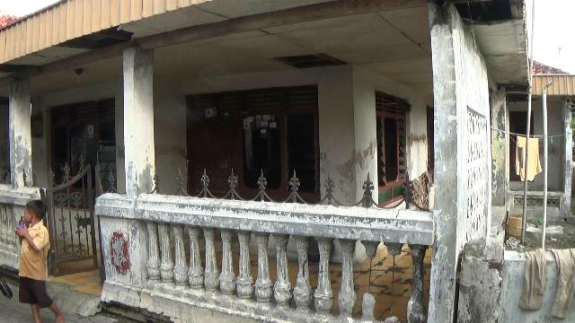 ( Yang Fitnah, Dosa! ) Mengintip 'Rumah Mewah' Ibu Saeni di Tegal