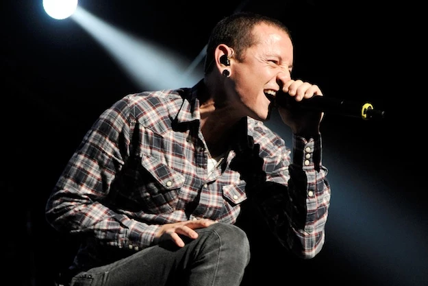 Chester Bennington (ex-Linkin Park) resmi jadi vokalis Stone Temple Pilot