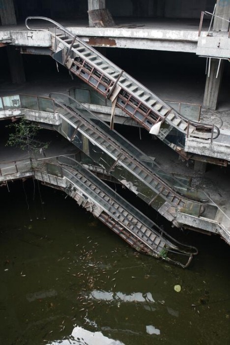 metro koi, mall mrangkak yang jadi kolam ikan