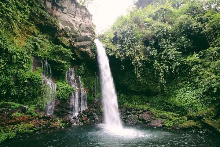 Wisata Curug Tilu Leuwi Opat Bandung Yang Lagi Hits