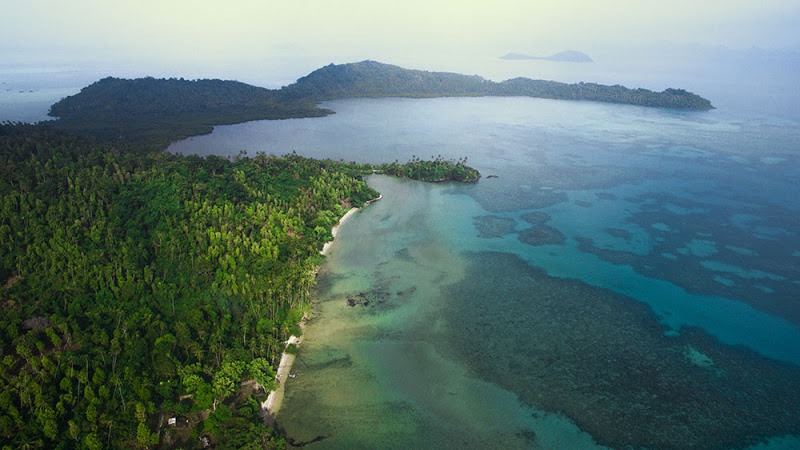 NATUNA, Pulau Terluar Indonesia yang Gak Kalah Mempesona!
