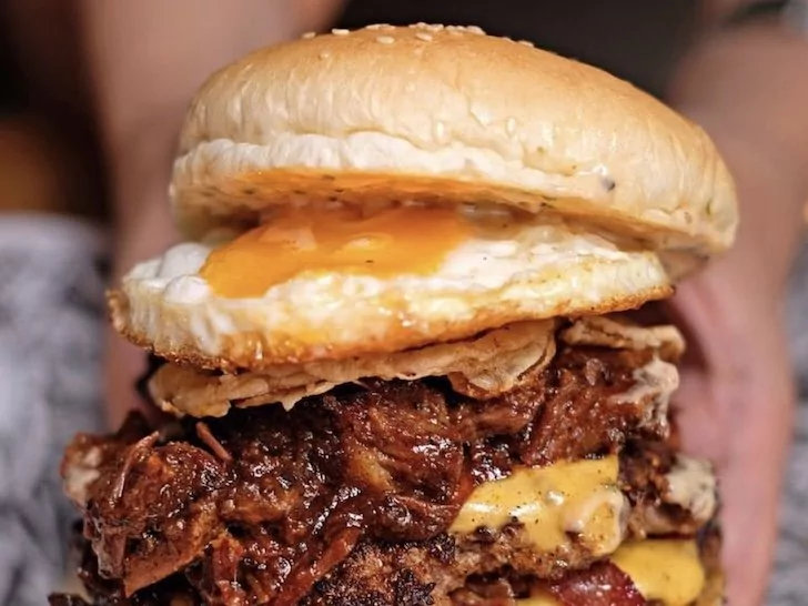 Review— Lawless Burgerbar yang Memiliki Konsep Metal