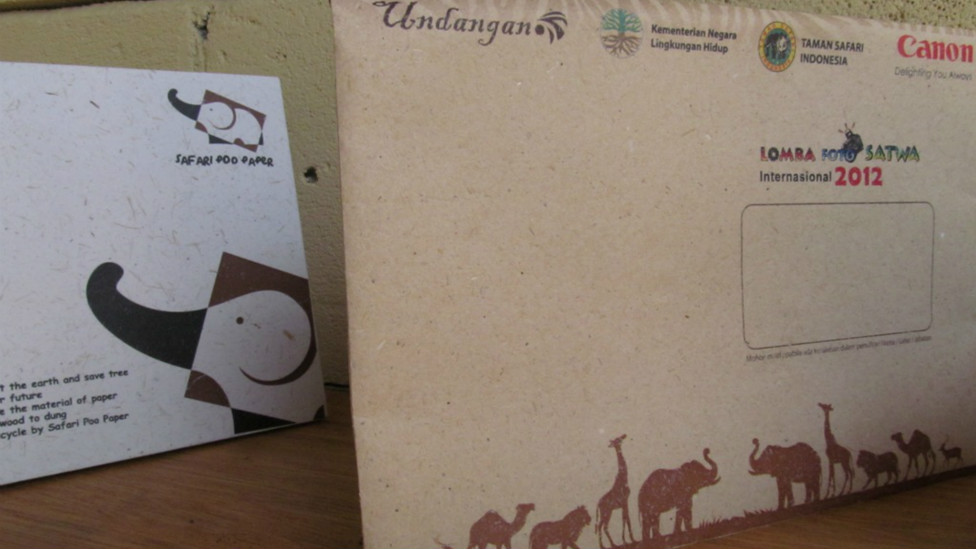 Kertas Dari Kotoran Gajah