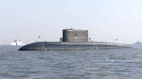 Kapal selam India meledak, 18 pelaut terjebak
