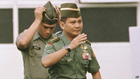 Berita-Berita Seputar Achmad Dhani & Seragam Nazi