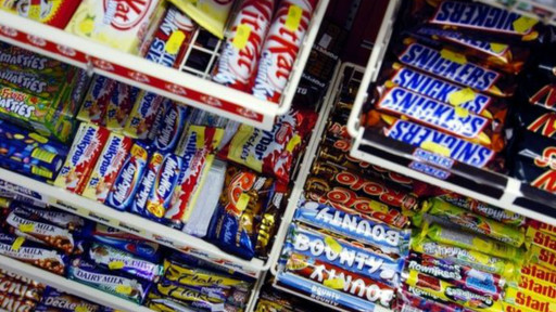 Pajangan gula-gula dicabut dari dekat kasir