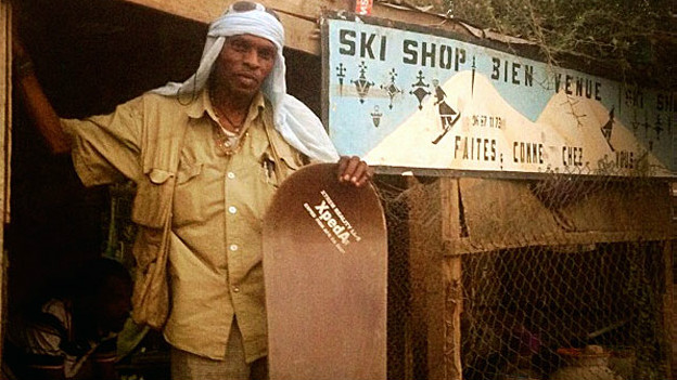 Toko ski tanpa pengunjung di Sahara