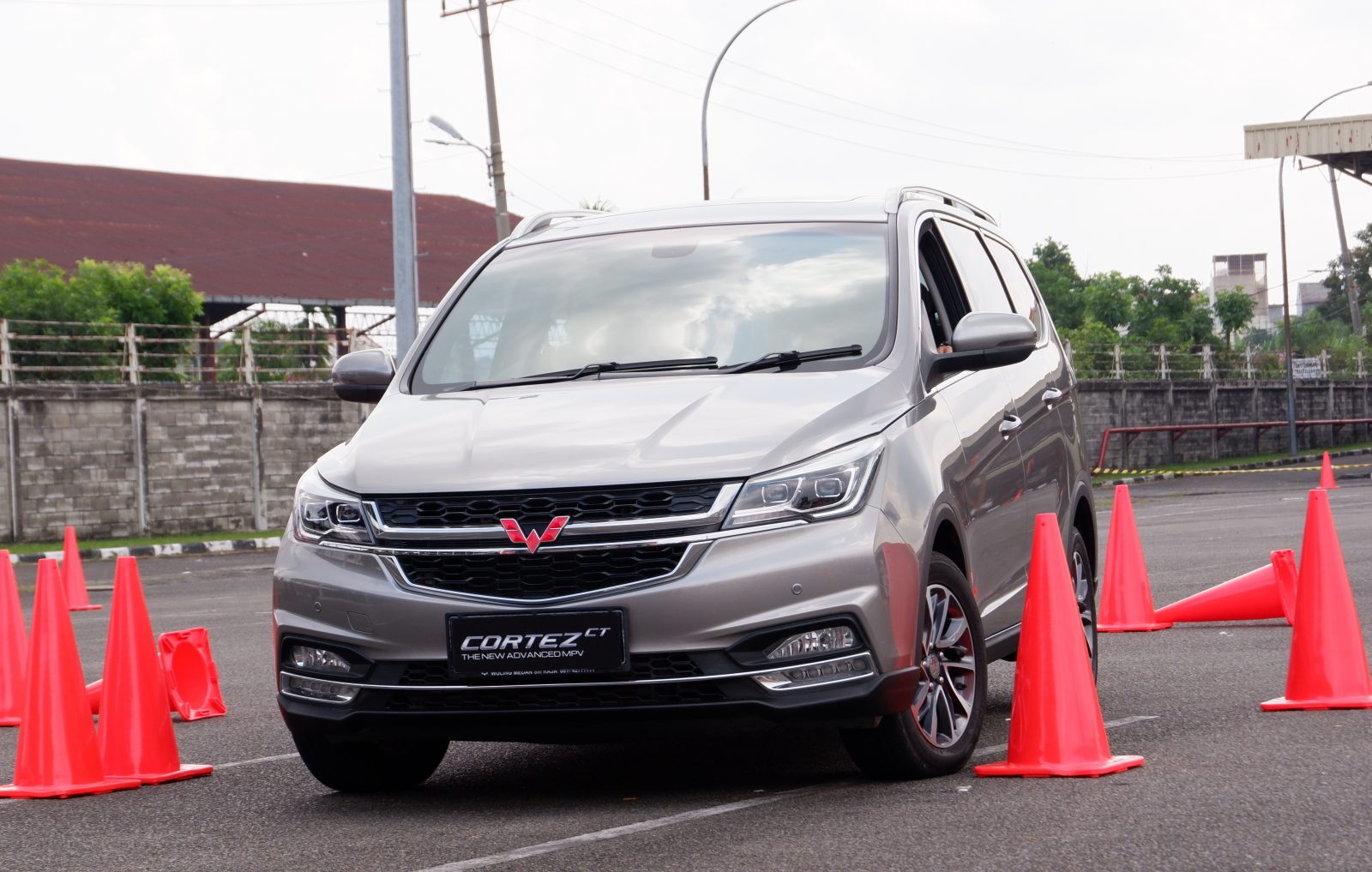 Wuling Cortez CT Meraih Best of Medium MPV Gasoline OTOMOTIF AWARD 2020