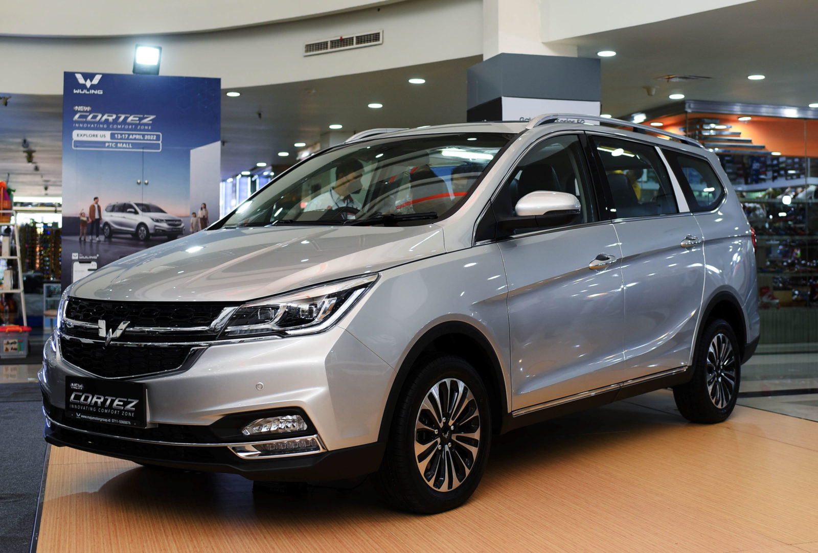 wuling-new-cortez-innovating-comfort-zone-diperkenalkan-di-palembang