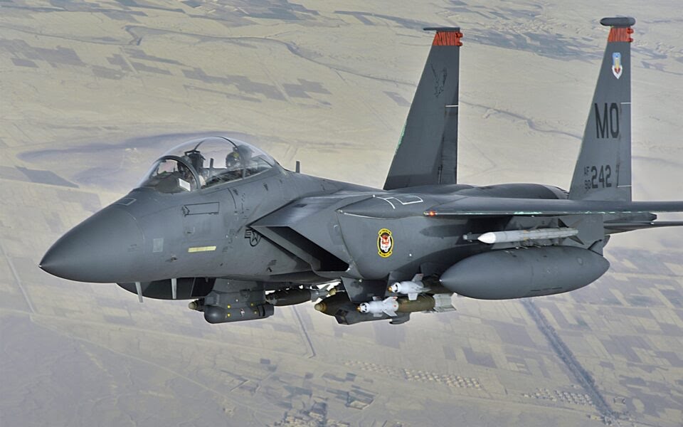 Kaca Kanopi F-15E Strike Eagle Terlepas di Udara, Pilot Selamat