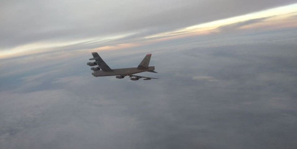 Si Kakek Tua Kembali Berulah, Rusia Mengutus Tiga Su-35 Untuk Mencegatnya