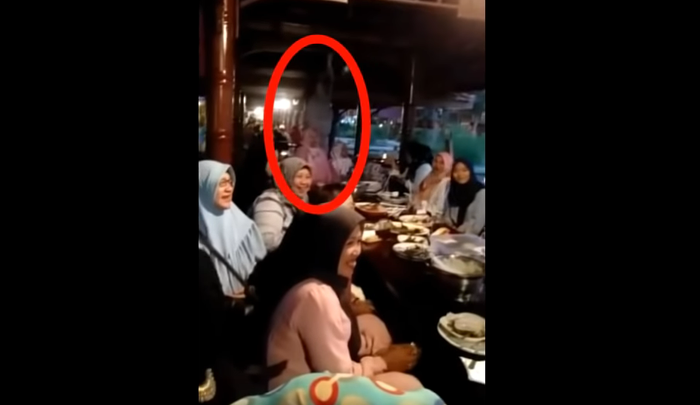 cerita-mistis-rumah-makan-pesugihan-bangkrut-setelah-naik-haji