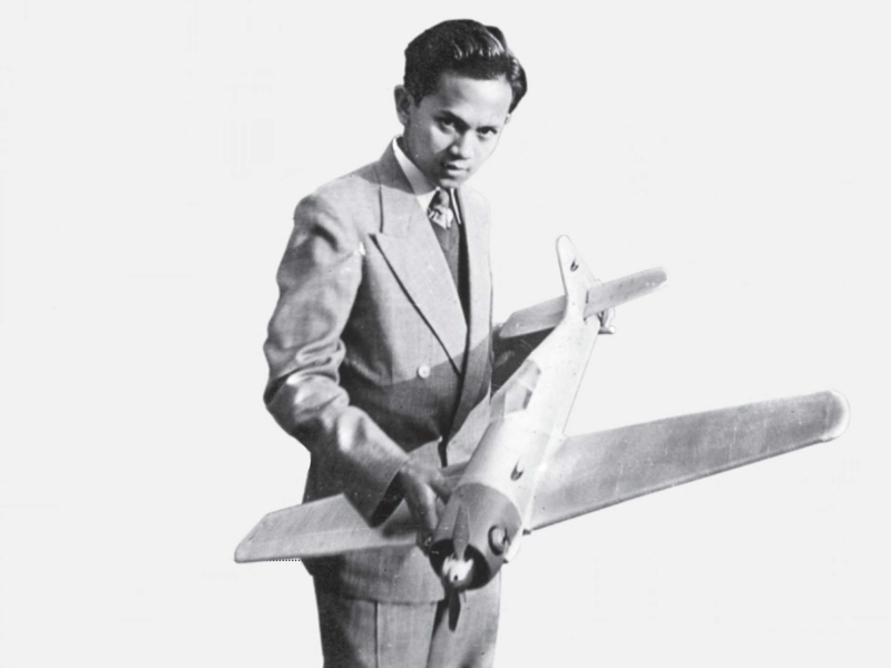 Biografi BJ Habibie, Sang Presiden Ahli Pesawat Terbang yang Visioner