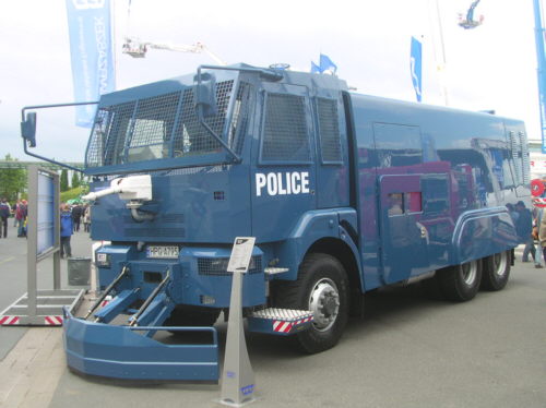Beragam Foto-foto Mobil Water Canon Di Dunia maupun Indonesia. Keren GAN!!!