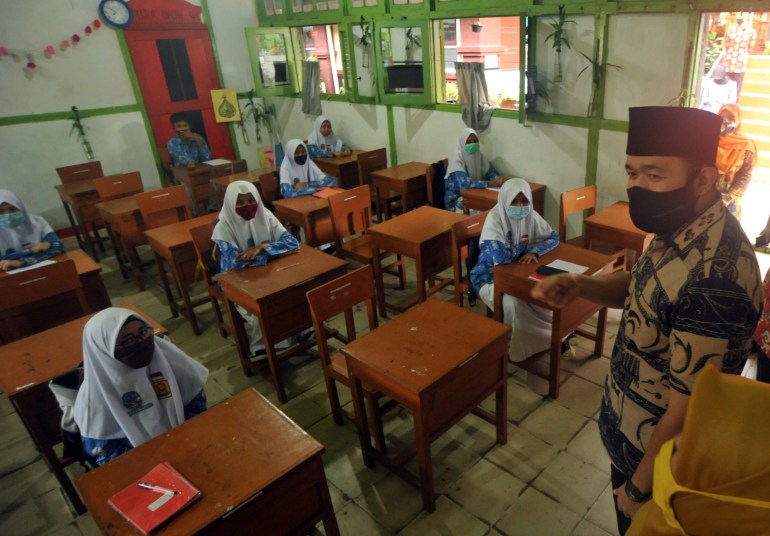 Indonesian schoolgirls ‘bullied’ into religious clothing: Report