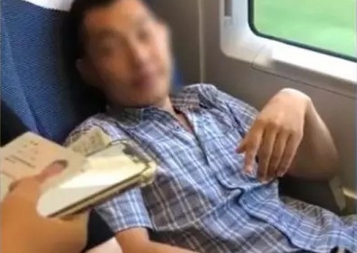 Chinese man who snatched seat of woman banned from train travel