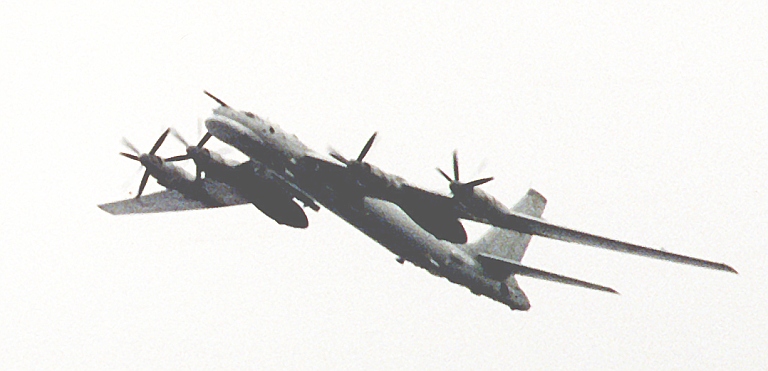 (Mengenal lebih jauh) Tupolev Tu-95 and Tu-142 Bear