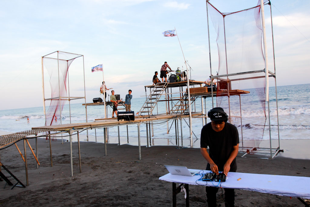 &#91;Galeri Foto&#93;: Plays On The Sea Tolak reklamasi Teluk Benoa