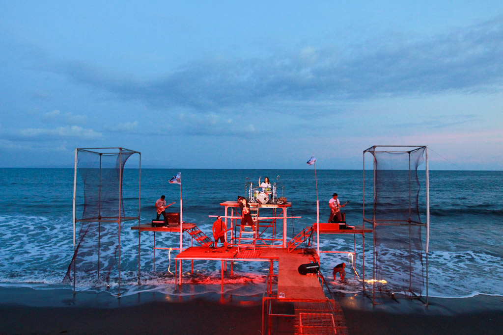 &#91;Galeri Foto&#93;: Plays On The Sea Tolak reklamasi Teluk Benoa