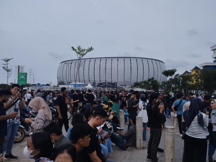 Promotor Konser Dewa 19 Salahkan Parkir Liar di Sekitar JIS