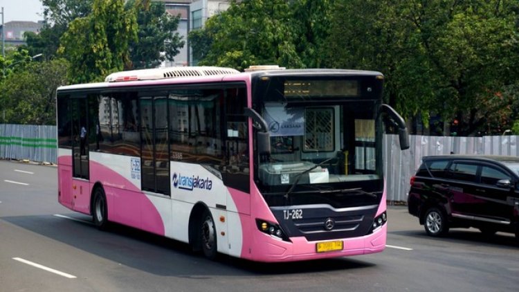 marak-pelecehan-seksual-transjakarta-akan-tambah-bus-pink-khusus-wanita